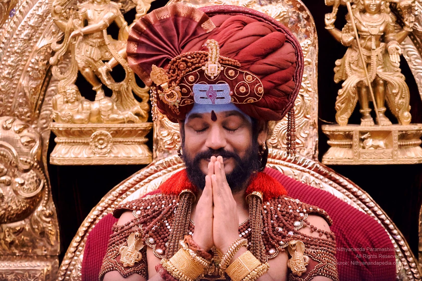 【照片】与印度教最高教皇(SPH)圣尊尼希亚南达帕冉玛希瓦(Bhagavan Sri Nithyananda Paramashivam)的现场达显。
